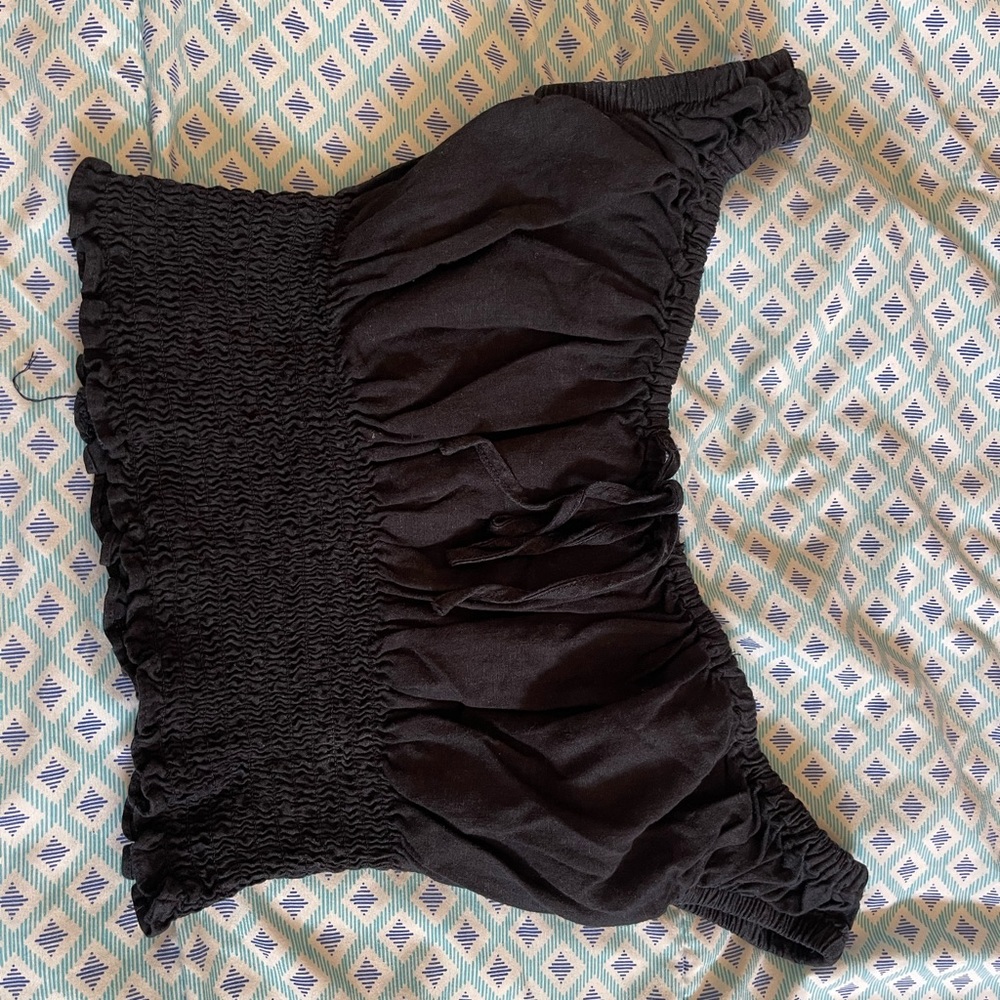 Brandy Melville shoulder crop top